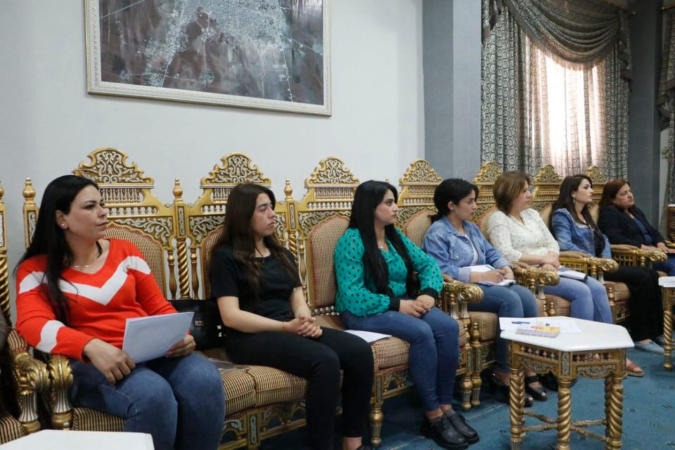 الإداريات في المجلس التنفيذي للفرات يطرحن خطط لتطوير سير العمل