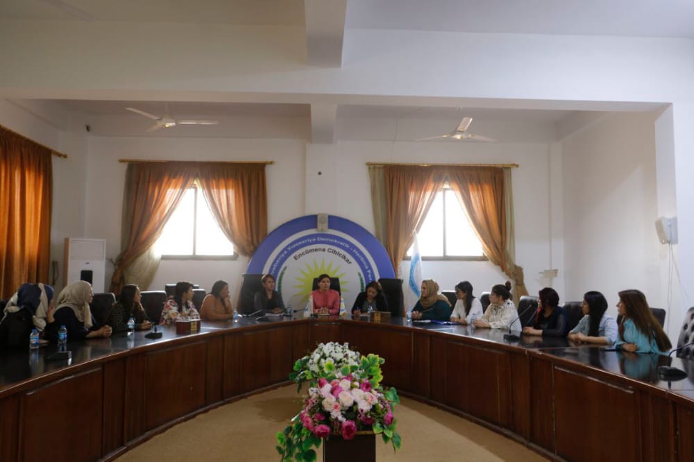 منسقية المرأة تعقد اجتماعاً مع العاملات في مديرية المحروقات