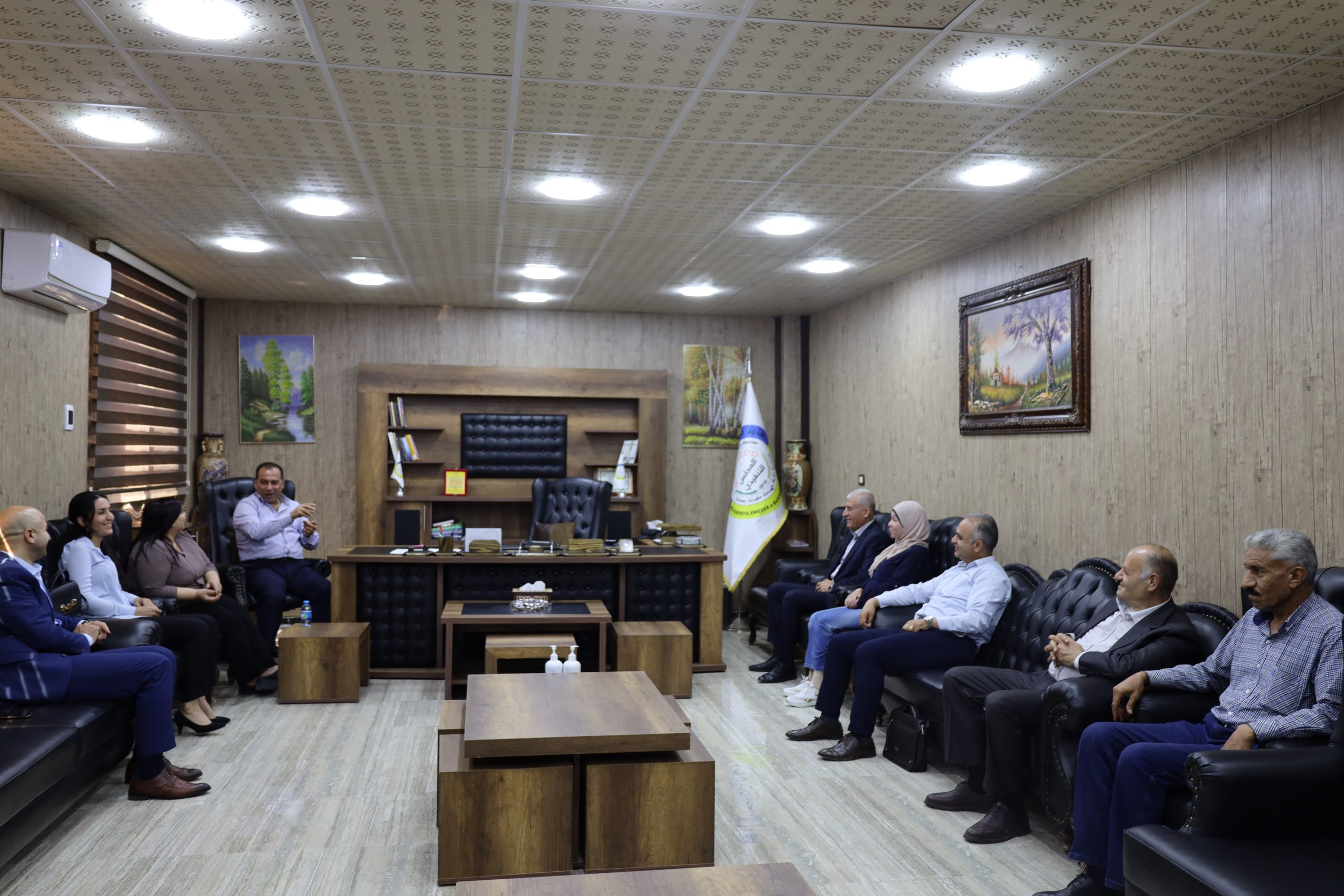 وفد من لجنة مهجري رأس العين يزور المجلس التنفيذي والعام للإدارة الذاتية