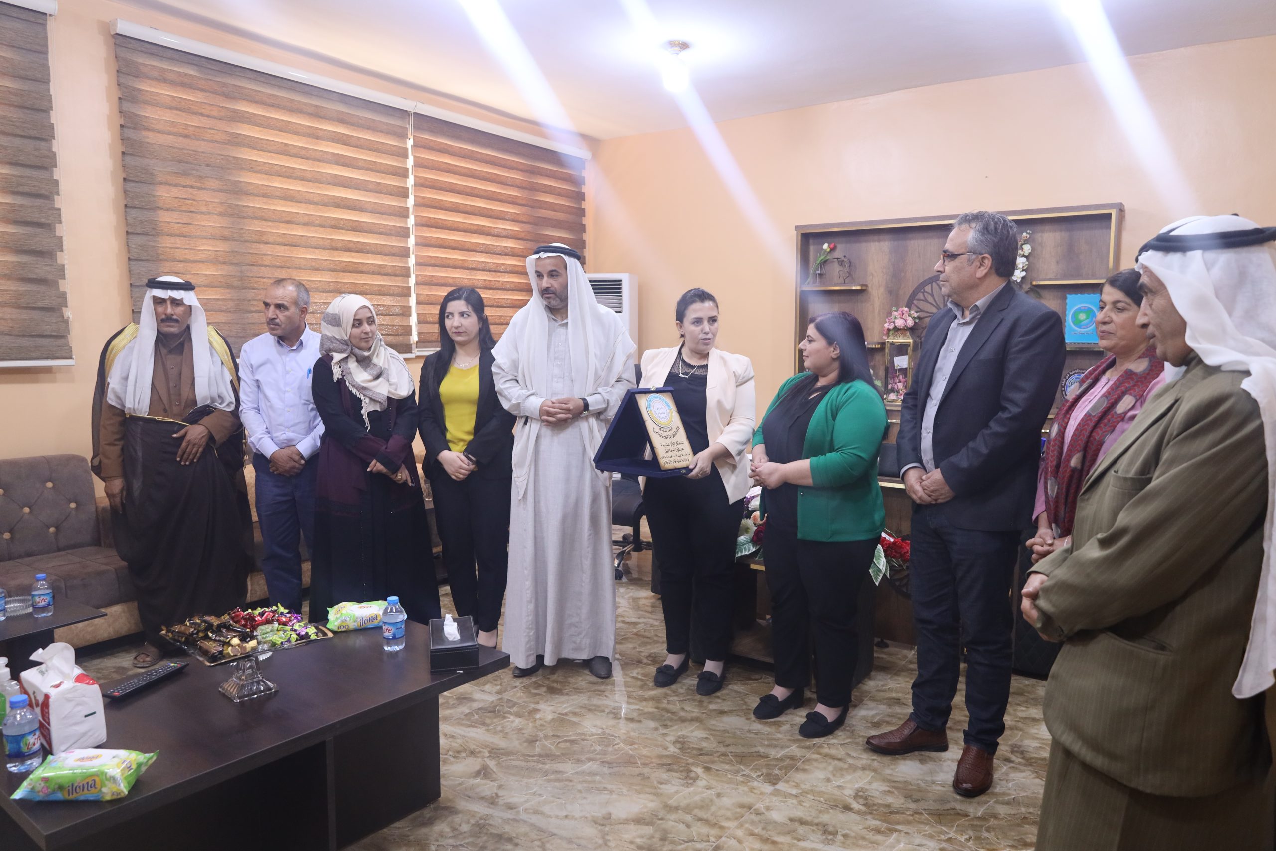 الرئيسة المشتركة للمجلس التنفيذي في الادارة الذاتية لشمال وشرق سوريا بيريفان خالد تهنئ وتبارك السيدة هيفين إسماعيل لاستلامها مهامها الجديدة