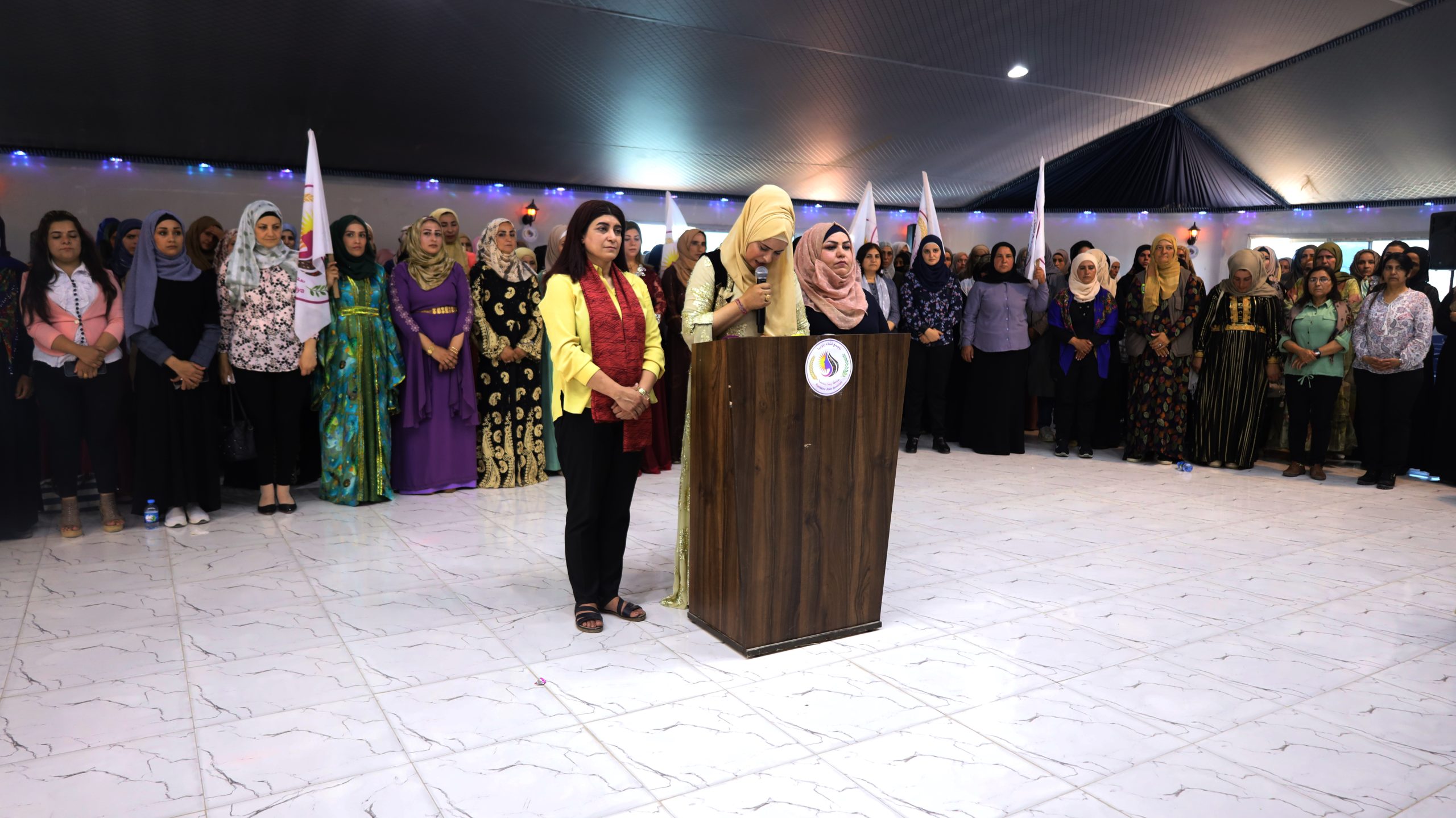 تجمع نساء زنوبيا يستنكر حادثة اعتداء رجل تركي على مسنة سورية