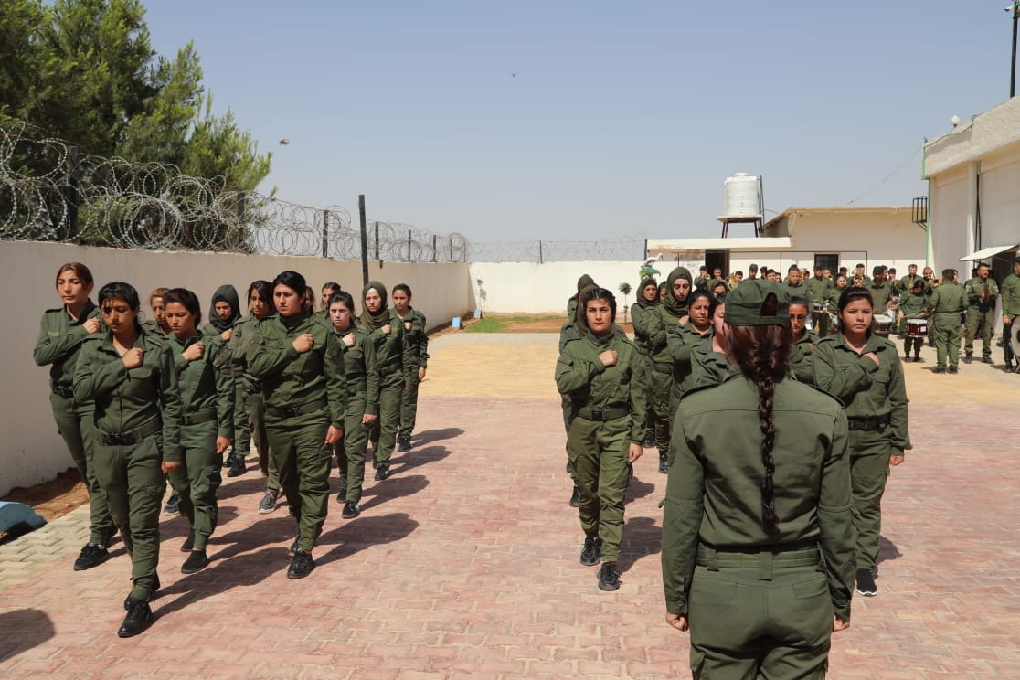 قوى الأمن الداخلي للمرأة في شمال وشرق سوريا تفتتح دورة الشهيدة روكن بوطان