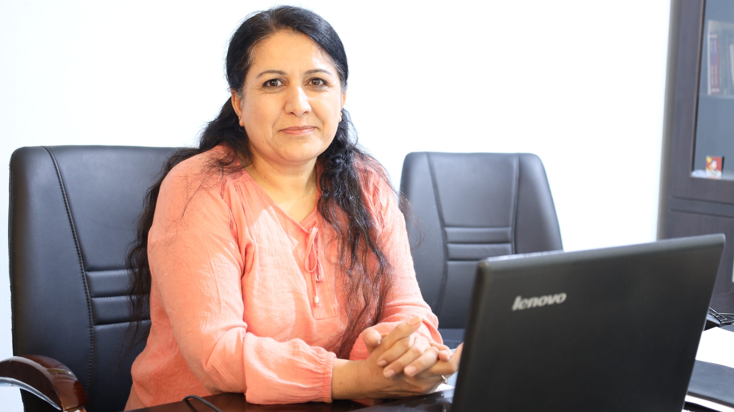 للمرأة مشاركة فعالة في عملية إعداد المناهج الدراسية