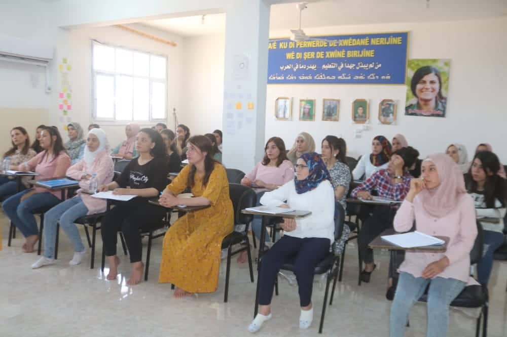 هيئة التربية والتعليم في الفرات تفتح دورة فكرية للمعلمات