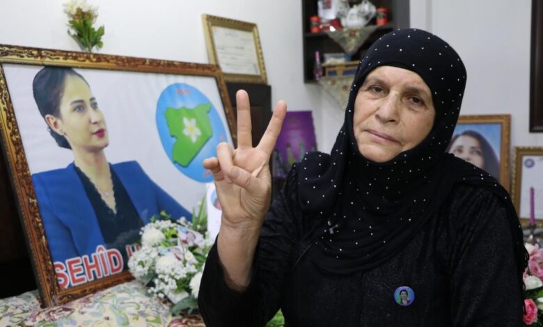 والدة الشهيدة هفرين خلف .. تدين الصمت الدولي حيال الجرائم والانتهاكات التي يرتكبها الاحتلال التركي بحق النساء