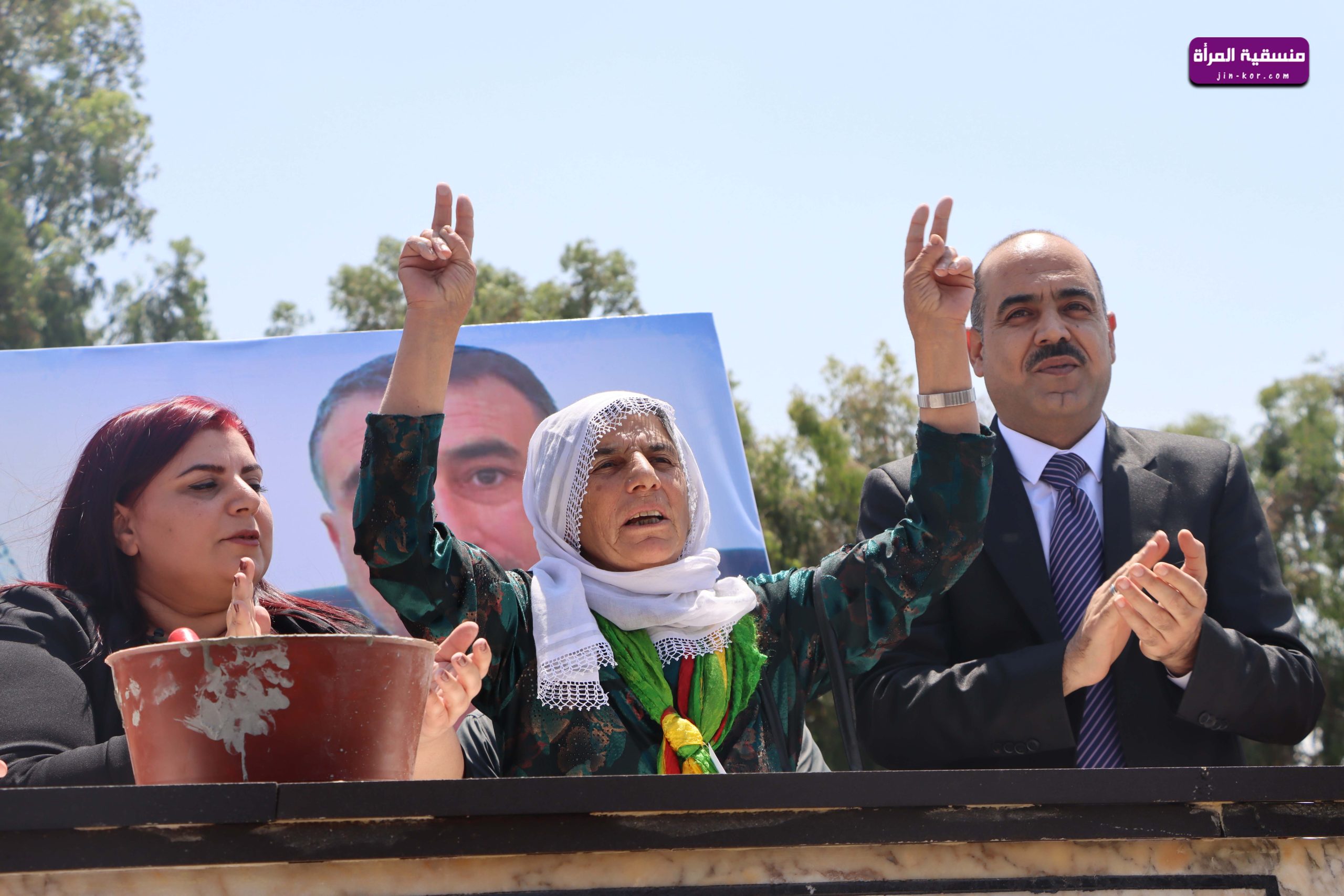 الإدارة الذاتية تختتم مراسم اسذكار الشهيد فرهاد ديريك بتكريم عائلته ووضع حجر الأساس لأكاديمية تحمل اسمه