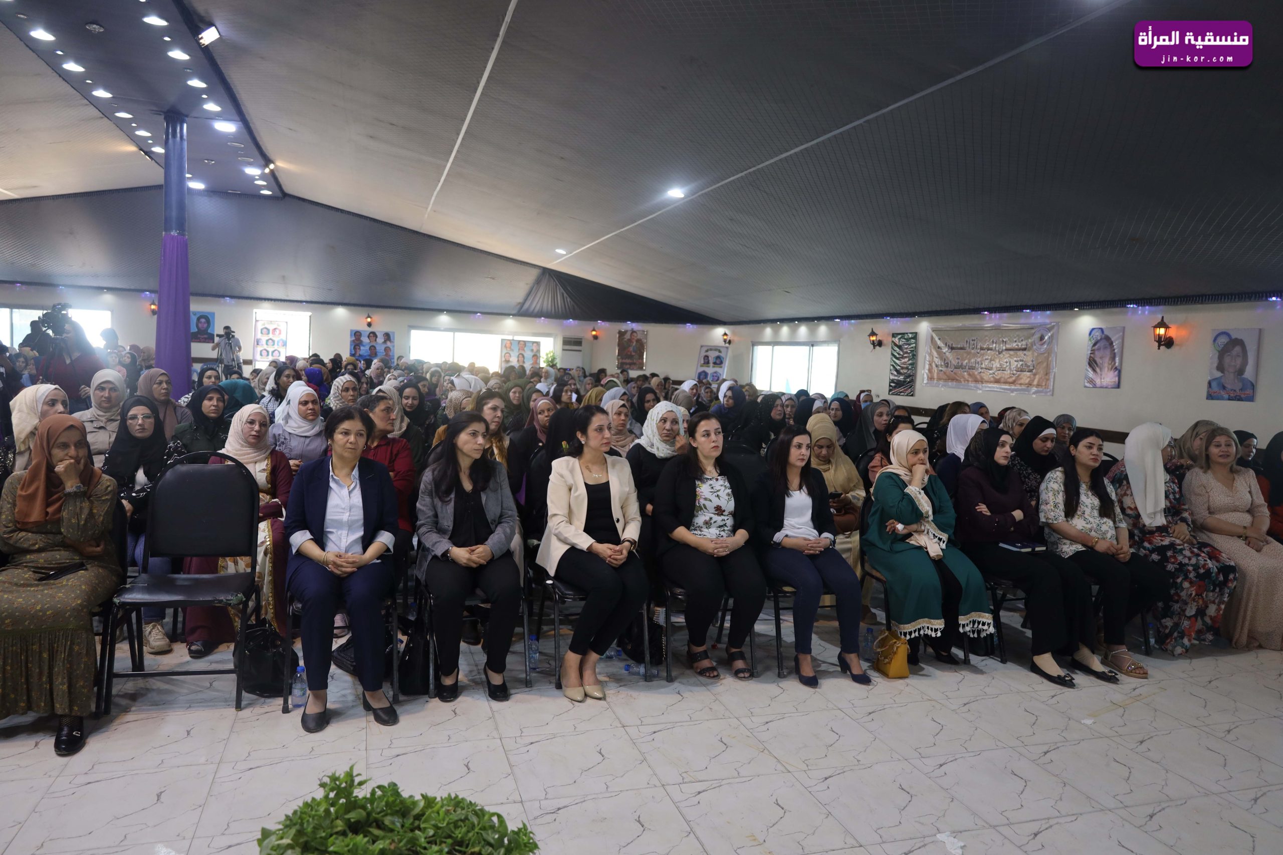 وفد من منسقية المرأة في الإدارة الذاتية يُشارك بالمؤتمر الثاني لتجمع نساء زنوبيا