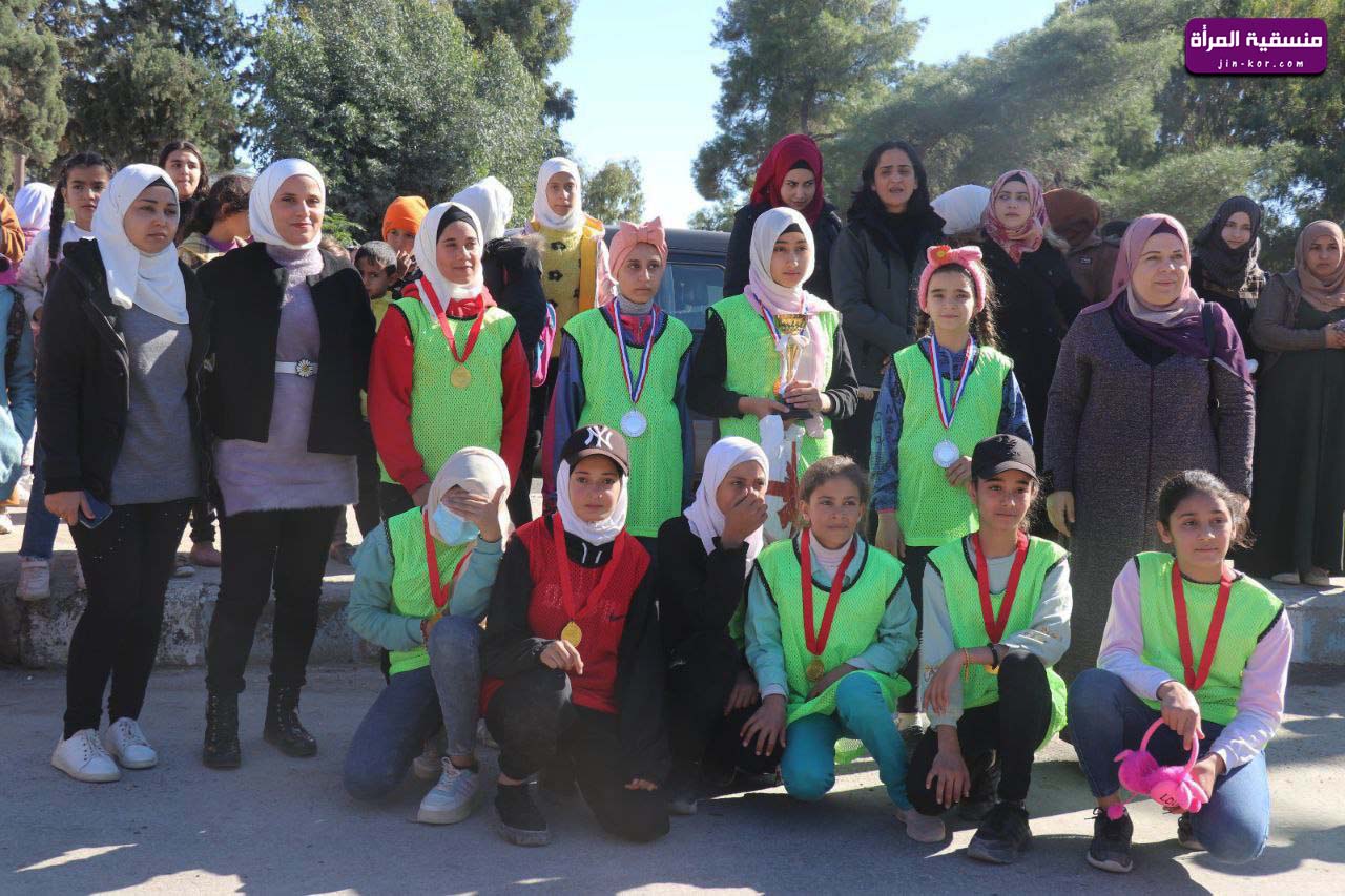 الشباب والرياضة للطبقة تُقيم سباق للدراجات الهوائية للسيدات