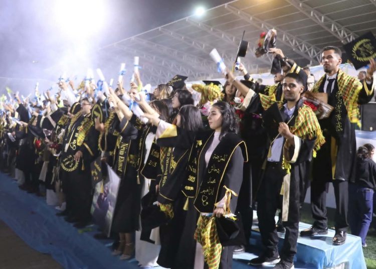 وفد من الإدارة الذاتية يشارك بحفل تخريج الدفعة الرابعة من طلبة جامعة كوباني