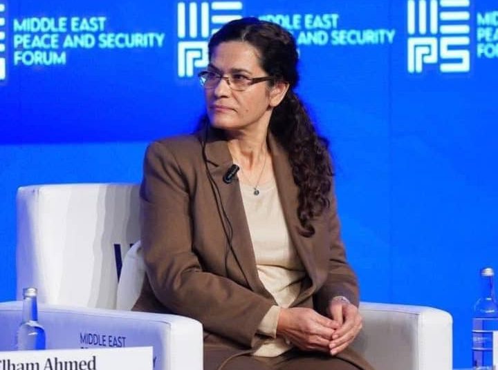 إلهام أحمد: ضمان حقوق المرأة وتمثيلها العادل أساس لتحقيق أي عملية سلام في سوريا