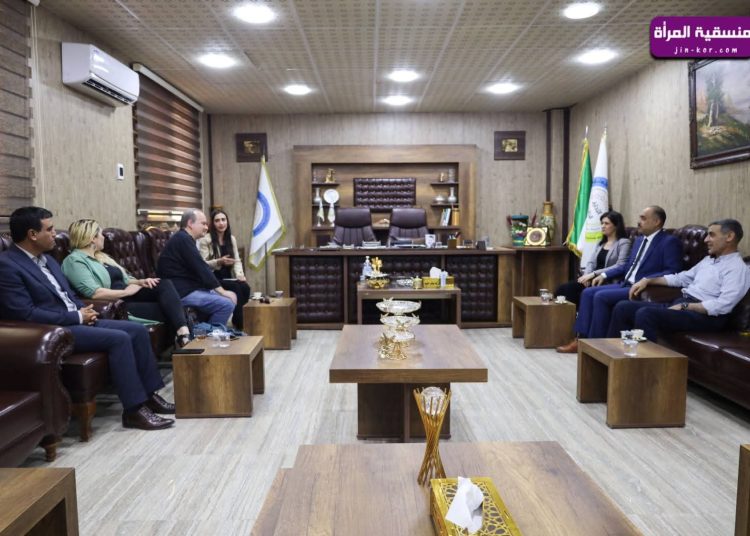 المجلس التنفيذي للإدارة الذاتية يستقبل وفداً يونانياً لبحث سبل تطوير العلاقات