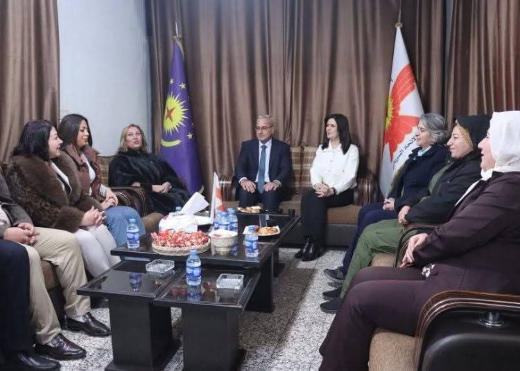 وفد من الإدارة الذاتية الديمقراطية يهنئ المسيحيين بمناسبة عيد الميلاد المجيد