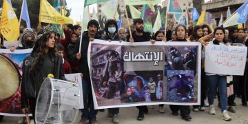 منسقية المرأة تشارك بمسيرة حاشدة تنديداً بالجرائم والانتهاكات في حيي الشيخ مقصود والأشرفية